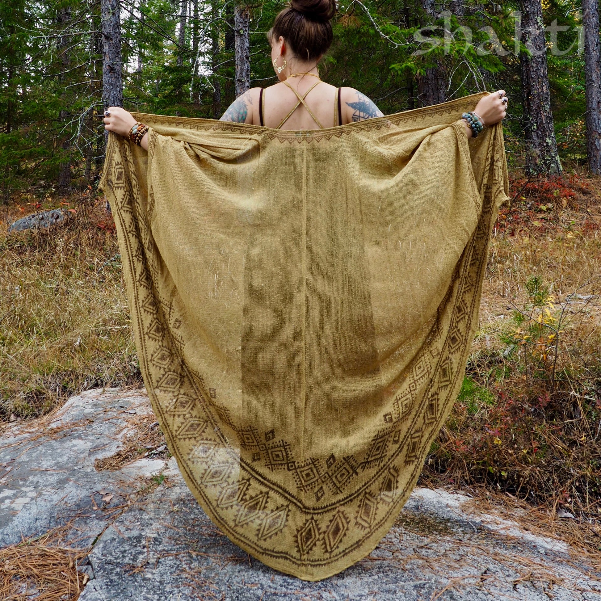 Twin Suns Arc Cloak - Shakti