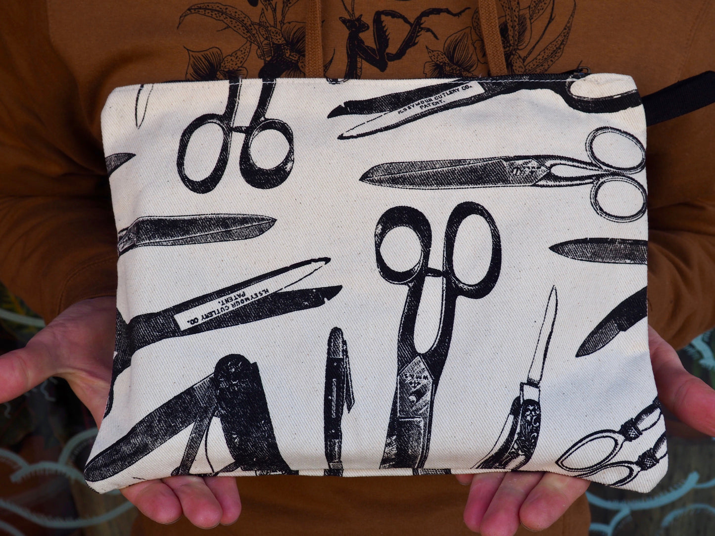 Canvas Silkscreen Zipper Bag - Shakti