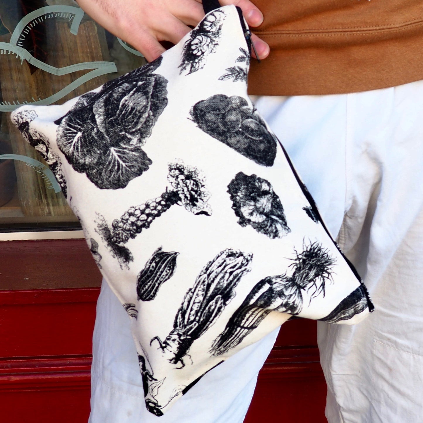 Canvas Silkscreen Zipper Bag - Shakti