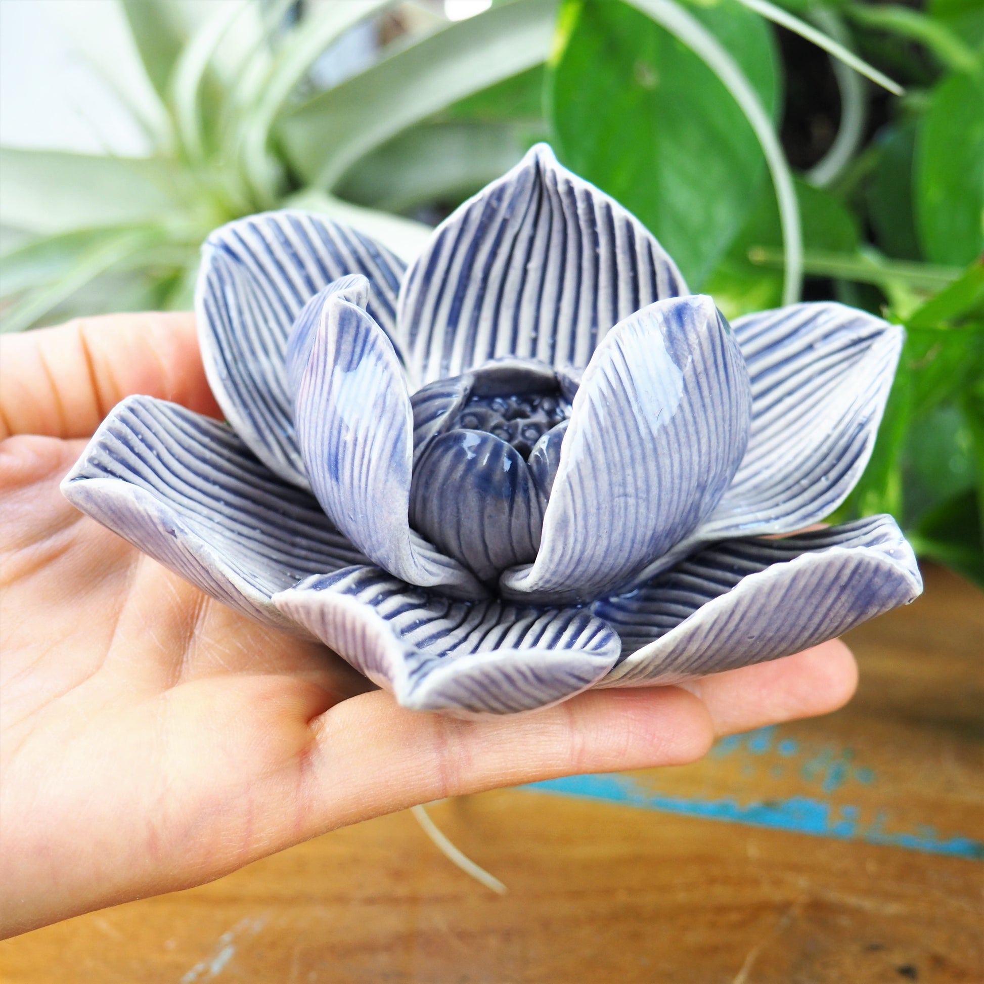 Incense Holder - Blooming Lotus Flower (M / Purple) - Shakti