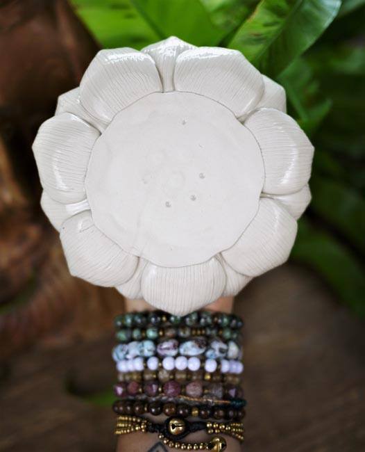 Incense Holder - Lotus Flower (L / Off-white) - Shakti