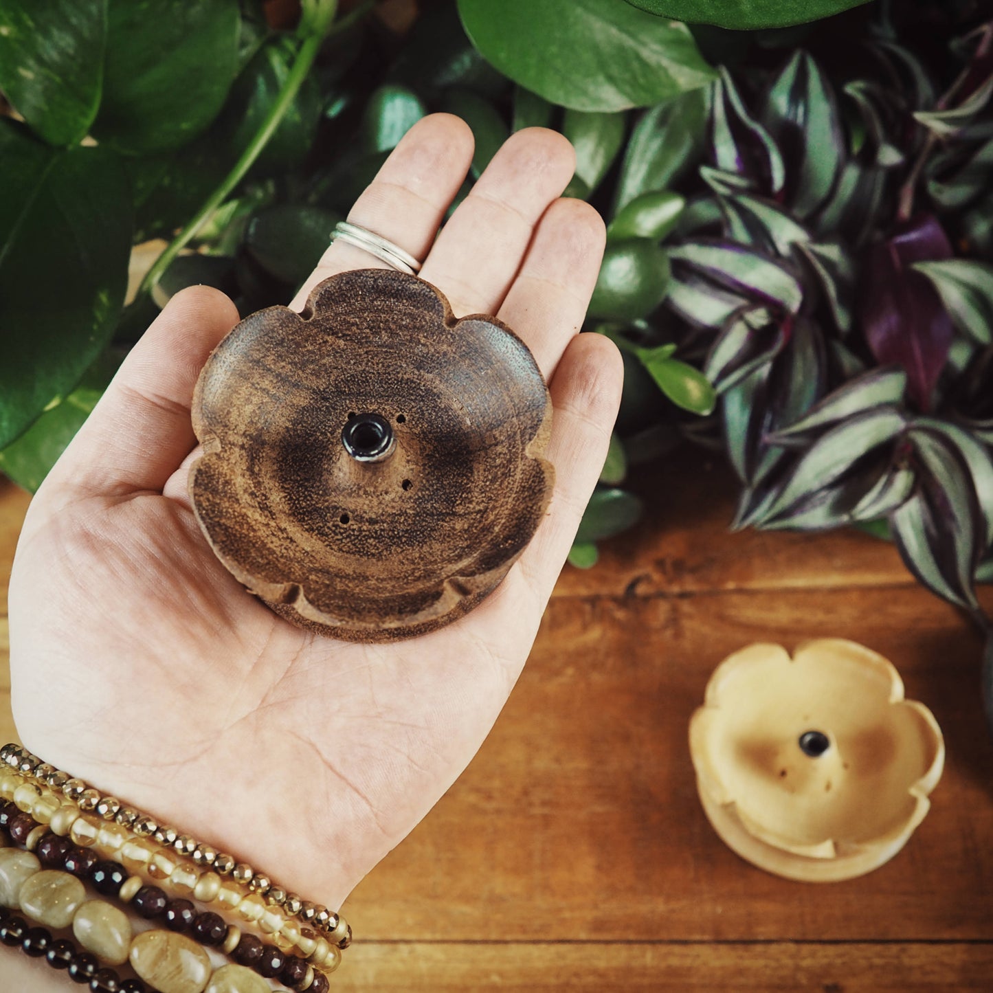 Wooden Incense Holders - Flower (Dark/Light) - Shakti