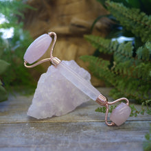 Load image into Gallery viewer, Crystal Face Roller - Rose Quartz
