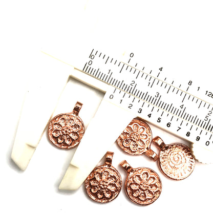 B&C Charms - Round Flower