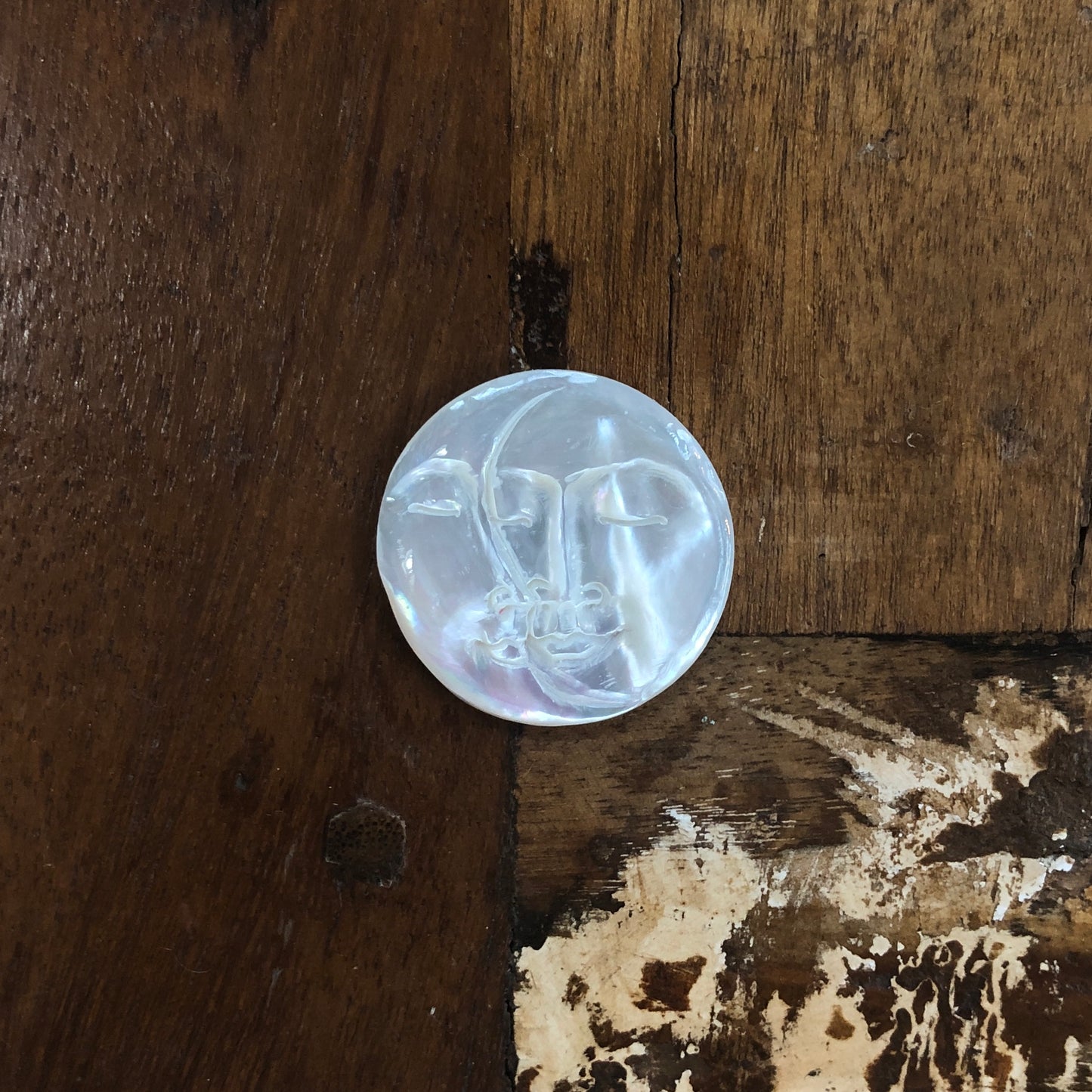 M.O.P Carvings, Double Moon Faces