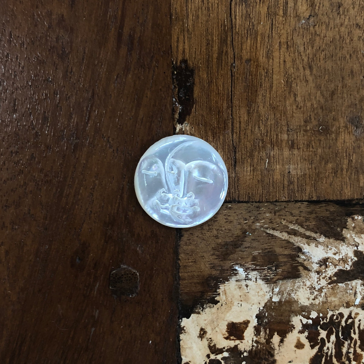 M.O.P Carvings, Double Moon Faces