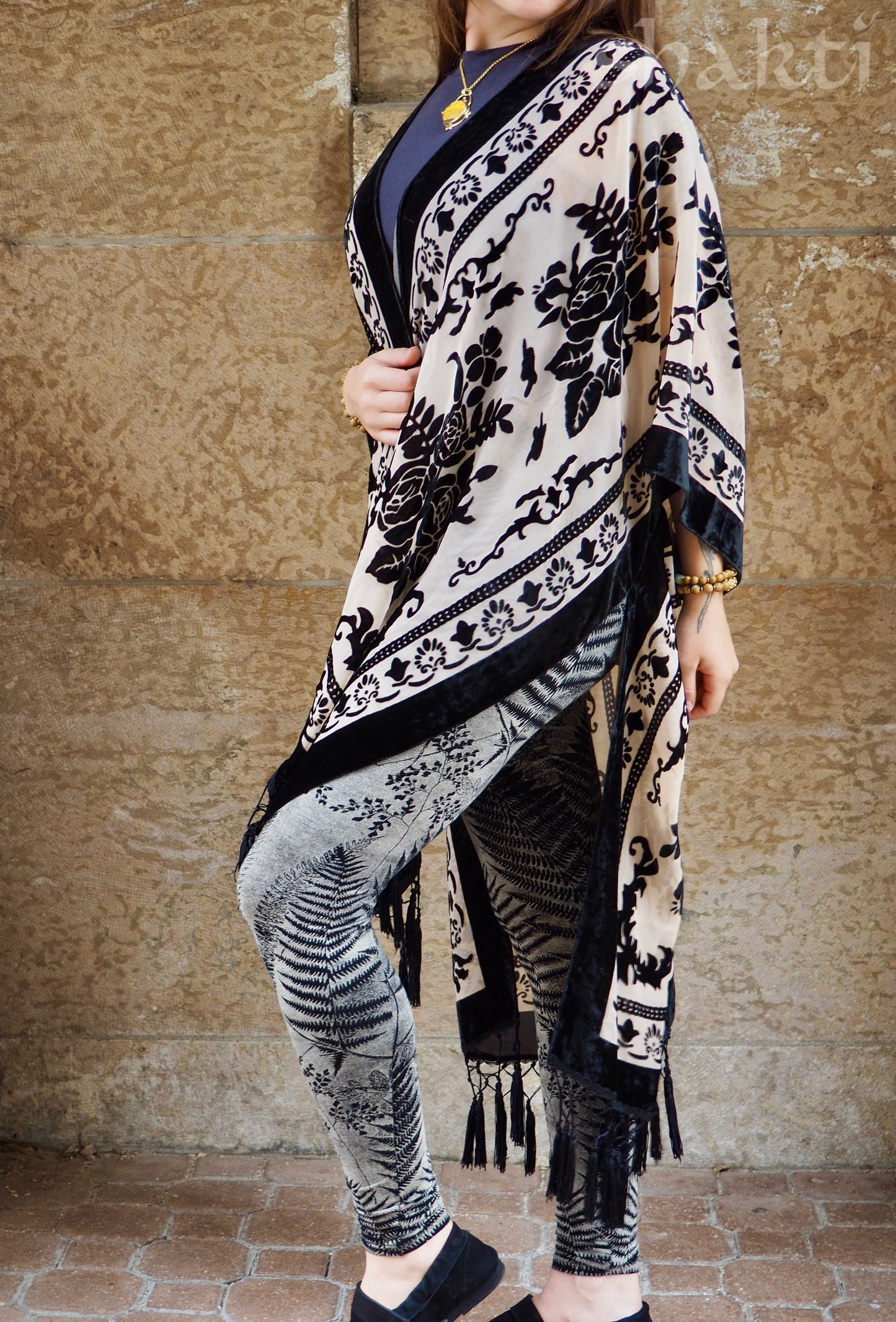 Burnout Velvet Kimono - Black/Cream - Shakti