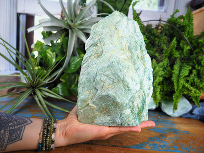 Fuchsite Standing - Shakti