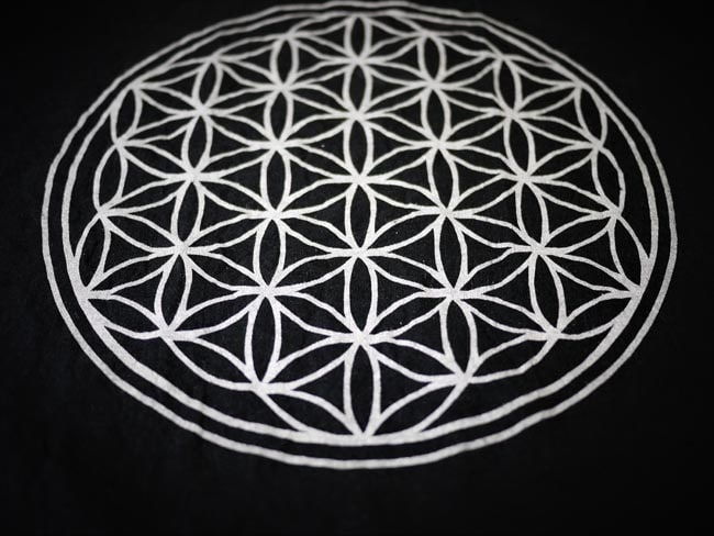 Cotton Crystal Grid Cloth - Flower Of Life (Black/Silver) - Shakti