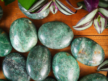 Load image into Gallery viewer, Fuchsite Palm Stones